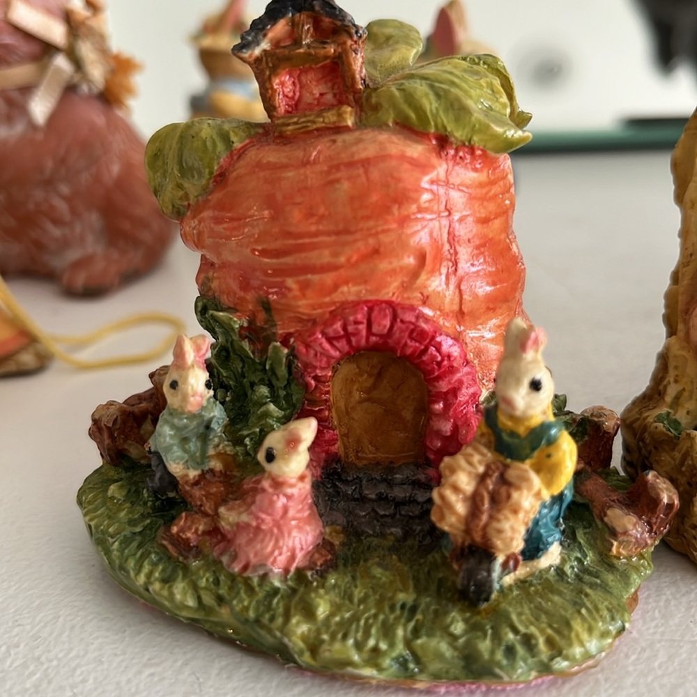 Rabbit figurines, various, small, napkin rings